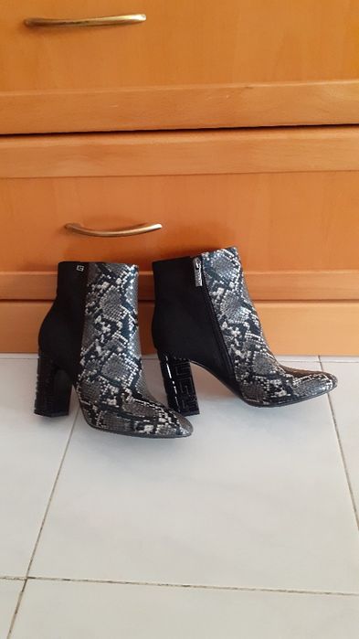 Botas pretas e Cinza ( Guess ) Novas