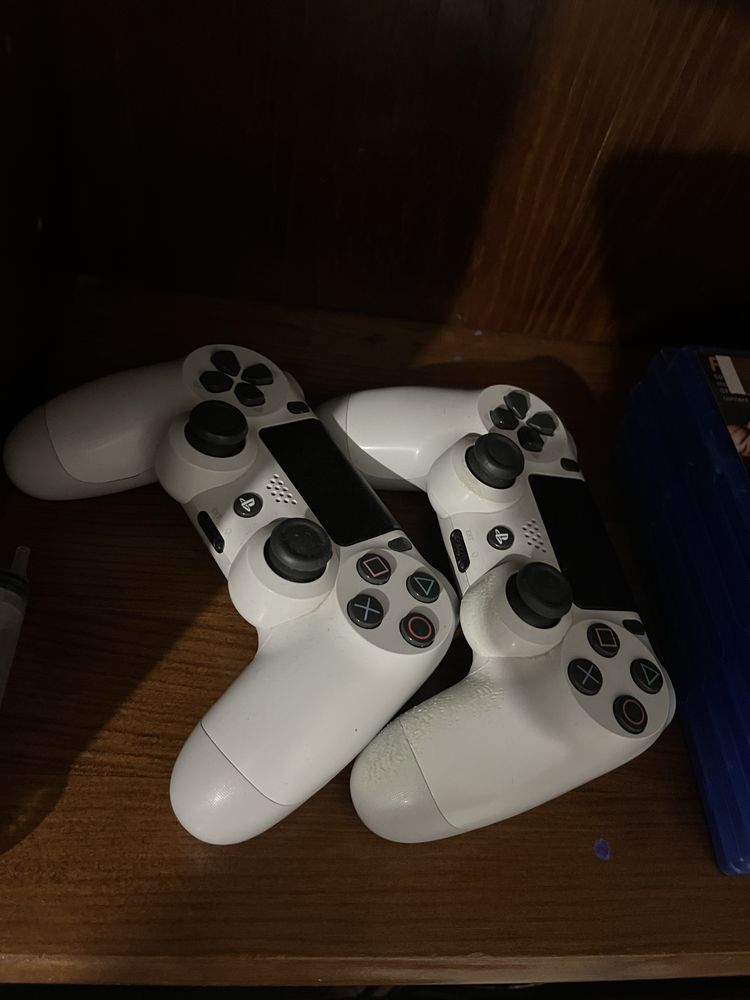 Ps4 1tb + 5 jogos + 2 comandos