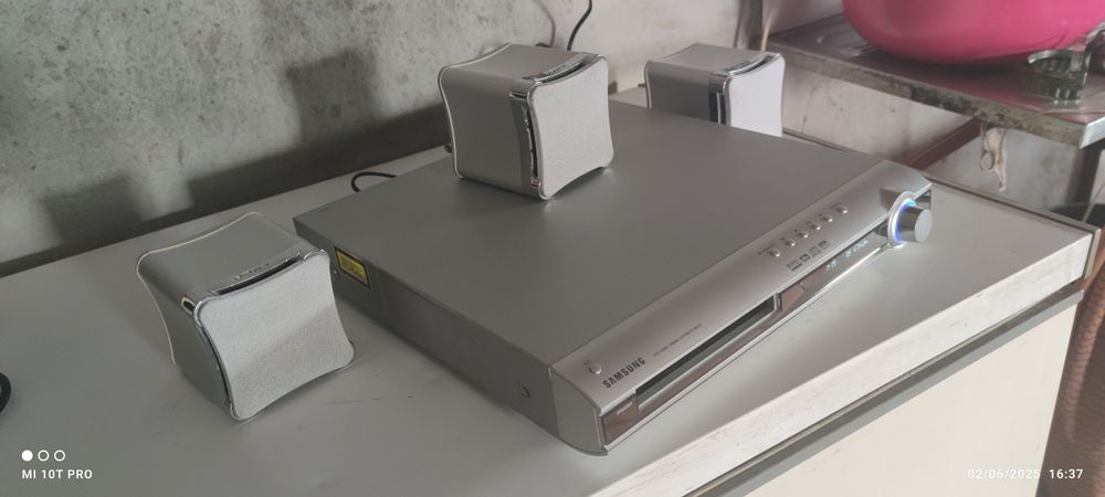 DVD Samsung cinema Hoom a funcionar bem, com 3 satélites.