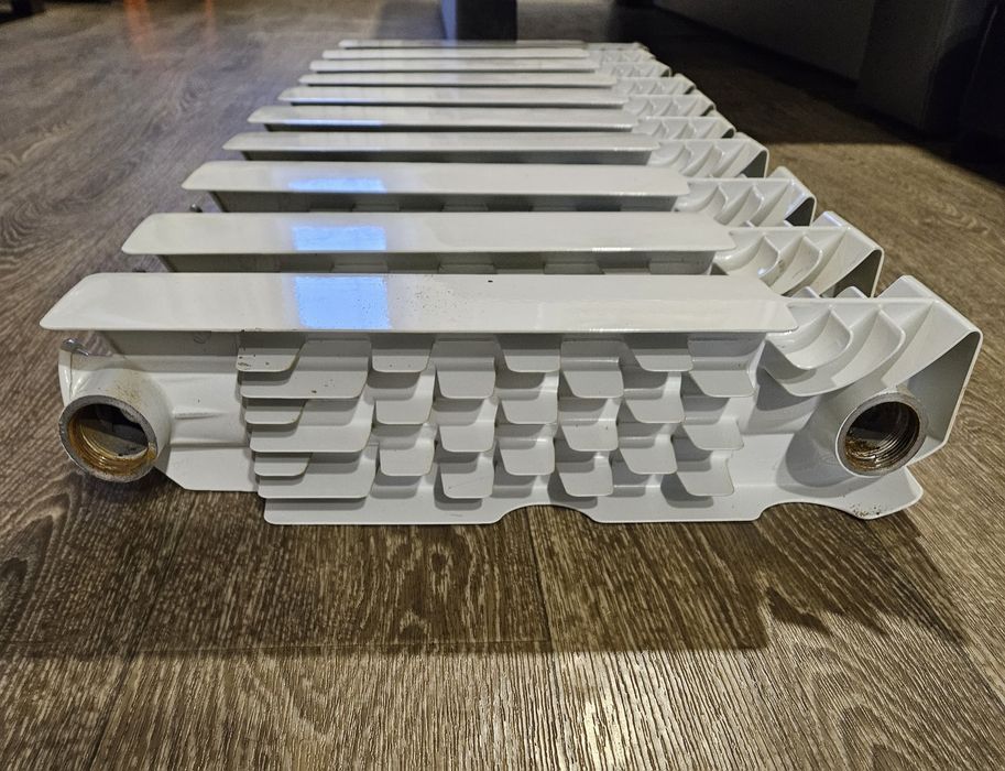 Продам радиатор короткий 40 см  Италия