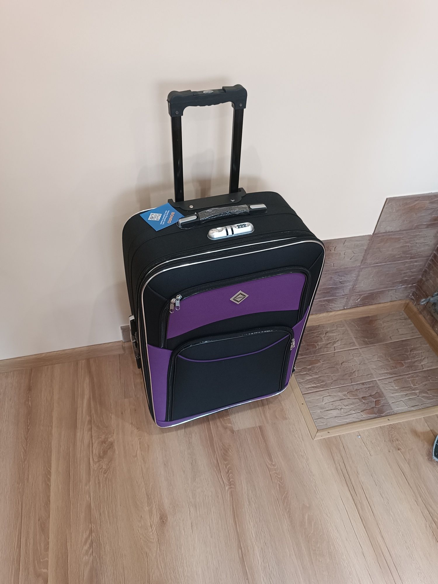 Дорожня валіза/чемодан на колесах мала чорно-фіолетова