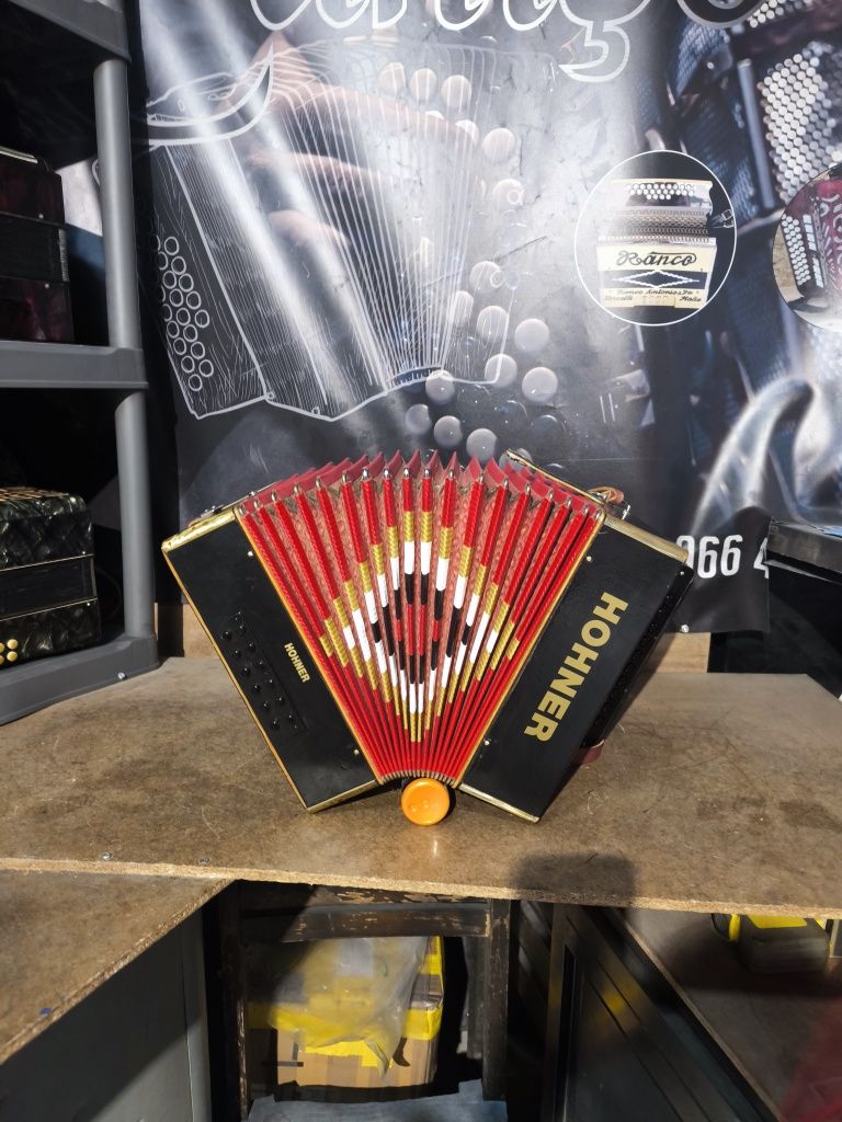 Vendo concertina hohner em sol toda afinada sol três carreiras  12 bai
