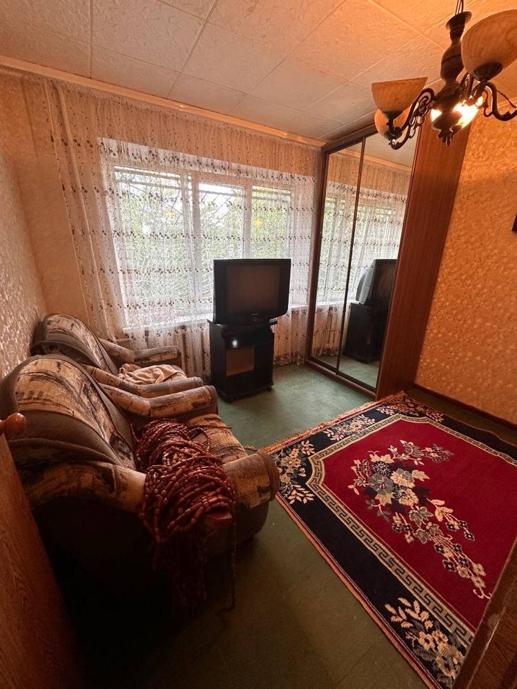 Продам однокомнатную  квартиру малосемейка на Западном Возле ВАРУСА