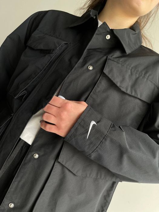 Жіноча вітровка nike nsw essntl wvn crgo jkt (HJ1007-010)