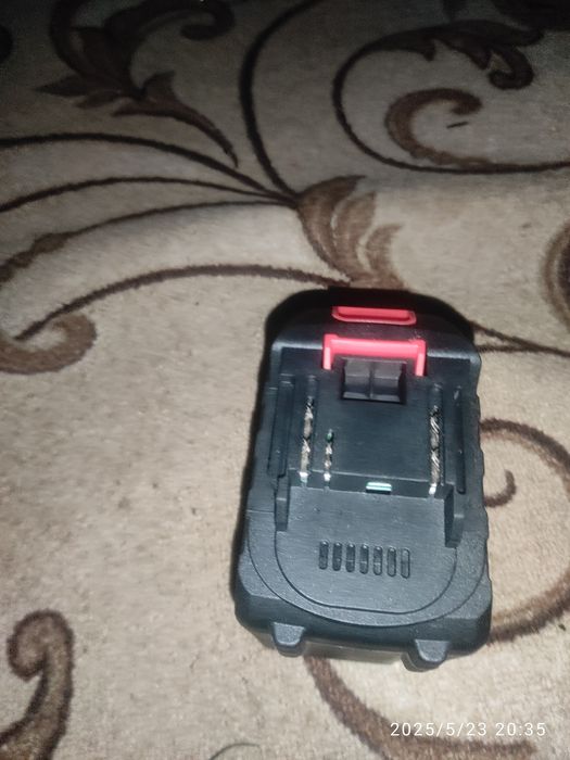 Акамулятор 20 в.8 а.г. під макітовську посадку