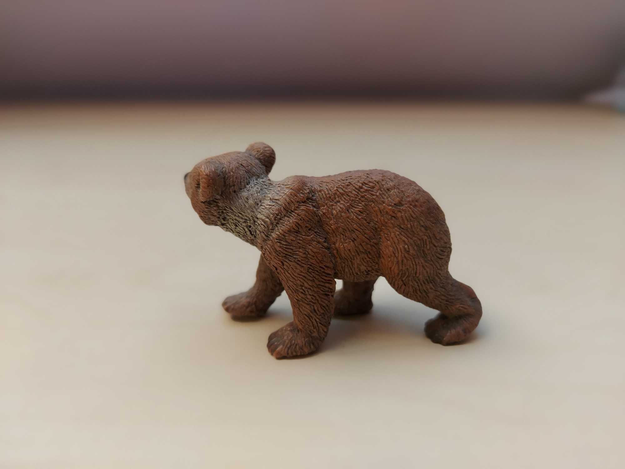 Figurka Schleich 14687 młode niedźwiedzia niedźwiedź grizzly wycofany