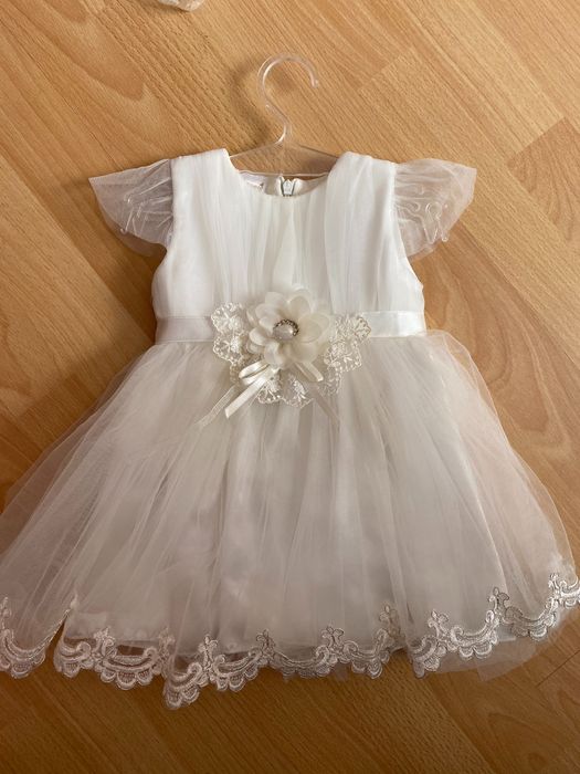 Sukienka do chrztu rozmiar 68 + kapelusz + bolerko.