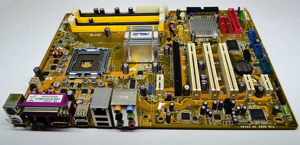 Материнська плата ASUS P5B (socket 775,DDr2,4слоти,підтримка Quad CPU