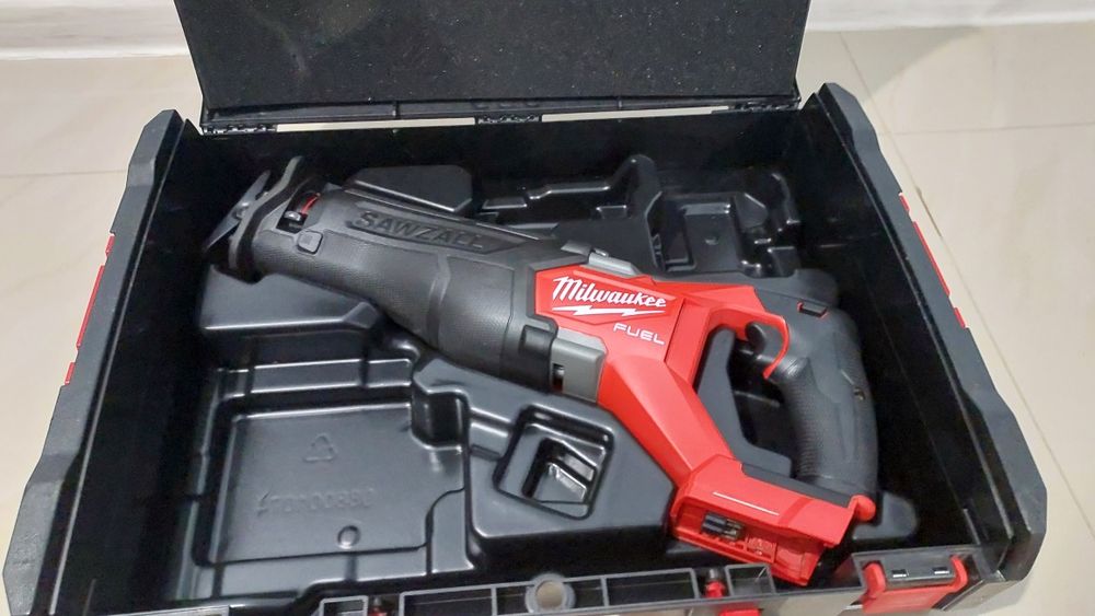 Пила шабельна акумуляторна Milwaukee M18