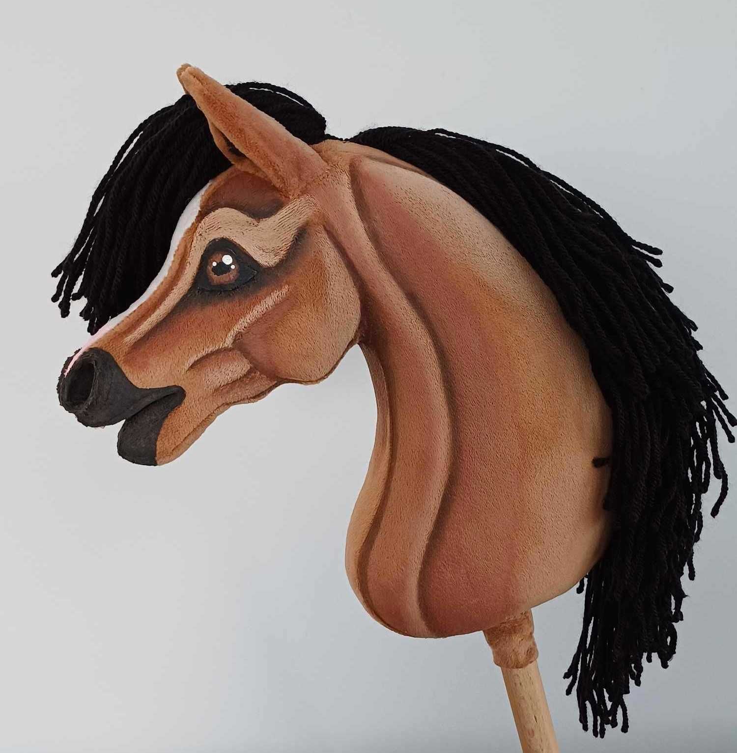Konik Hobby Horse A4 + sprzęt gniady