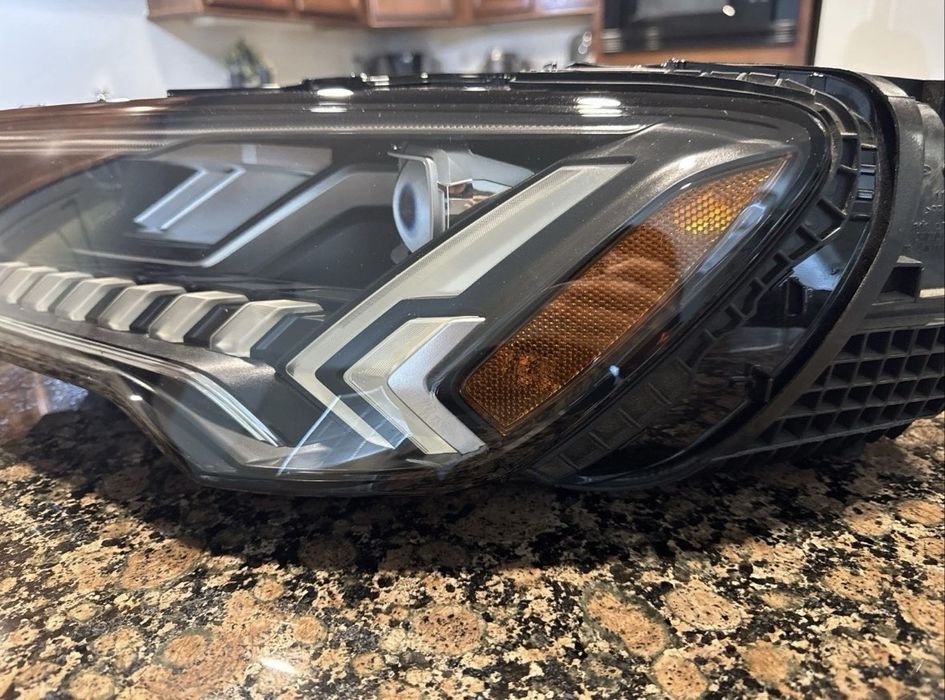 Фара Audi Q7 SQ7 2020 2021 2022 Matrix LED ліва левая оптика