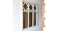 Lustro ze starej ramy okiennej dekoracyjne ze szprosami bielone witraż