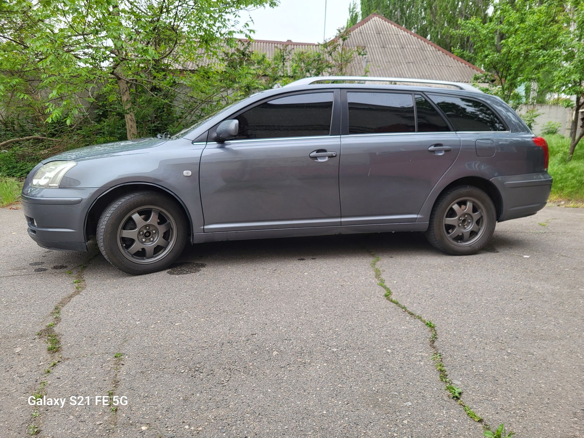 Продам Toyota avensis universal