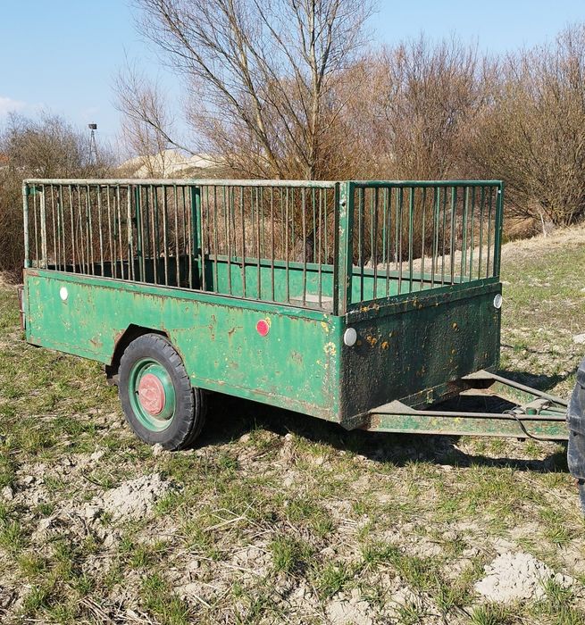 Przyczepa rolnicza jednoosiowa, do przewozu zwierząt, zarejestrowana