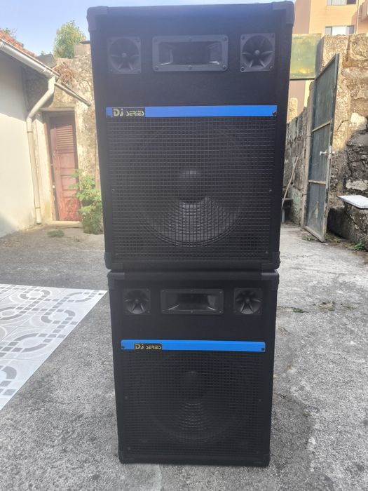 Mesa mistura Amplificada Peavey XR1200D com 4 colunas