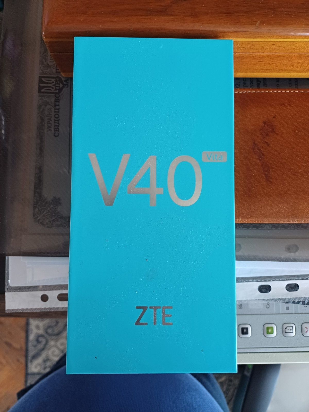 Смартфон ZTE V40 Vita 4/128 віком 1.5 року