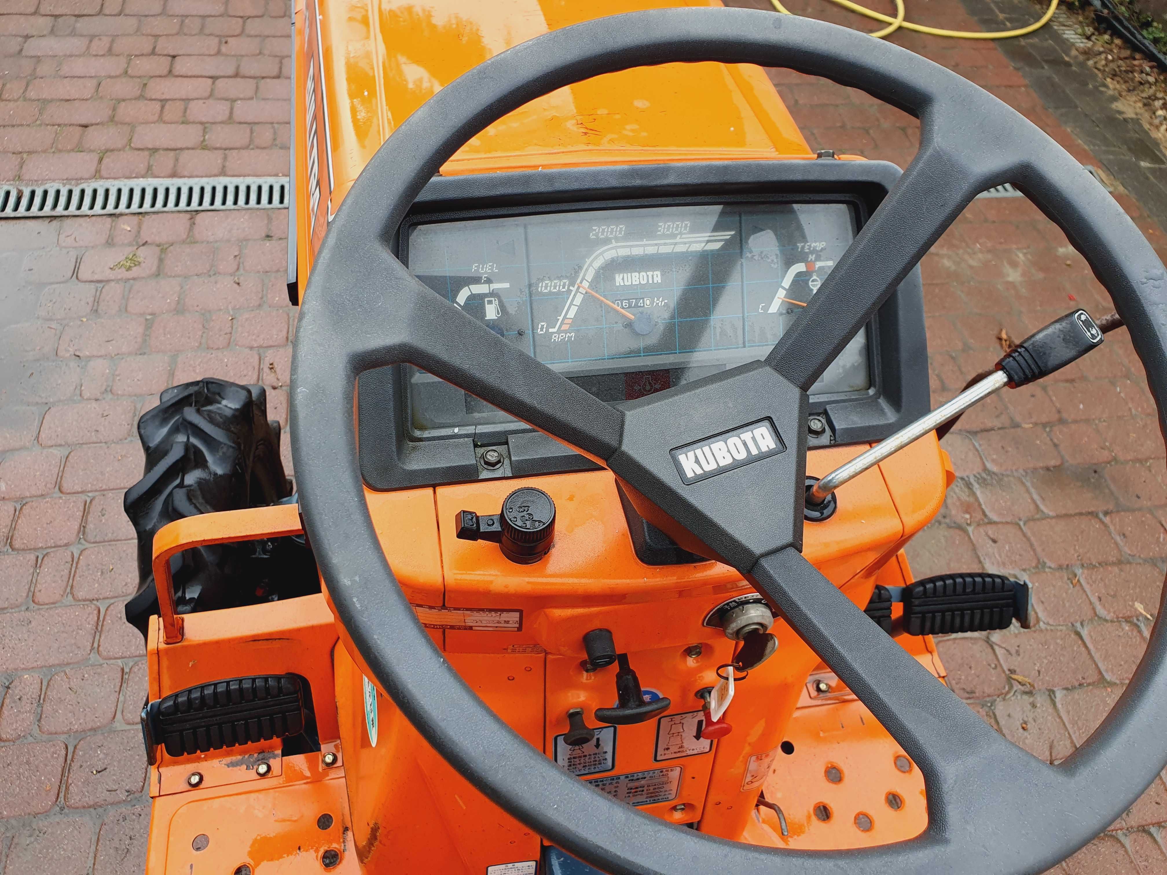 Traktorek Japoński Kubota Bulltra B1-14 napęd 4x4 blokada przód i tył