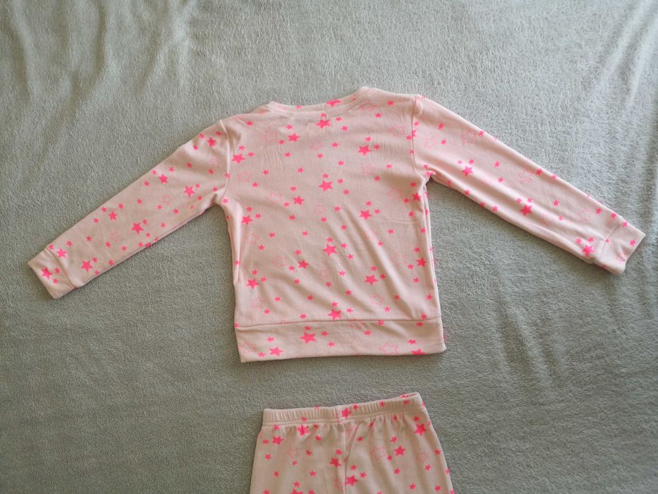 Pluszowa dwuczęściowa piżama w gwiazdki Jeff & Co. 116 - 122 jak nowa