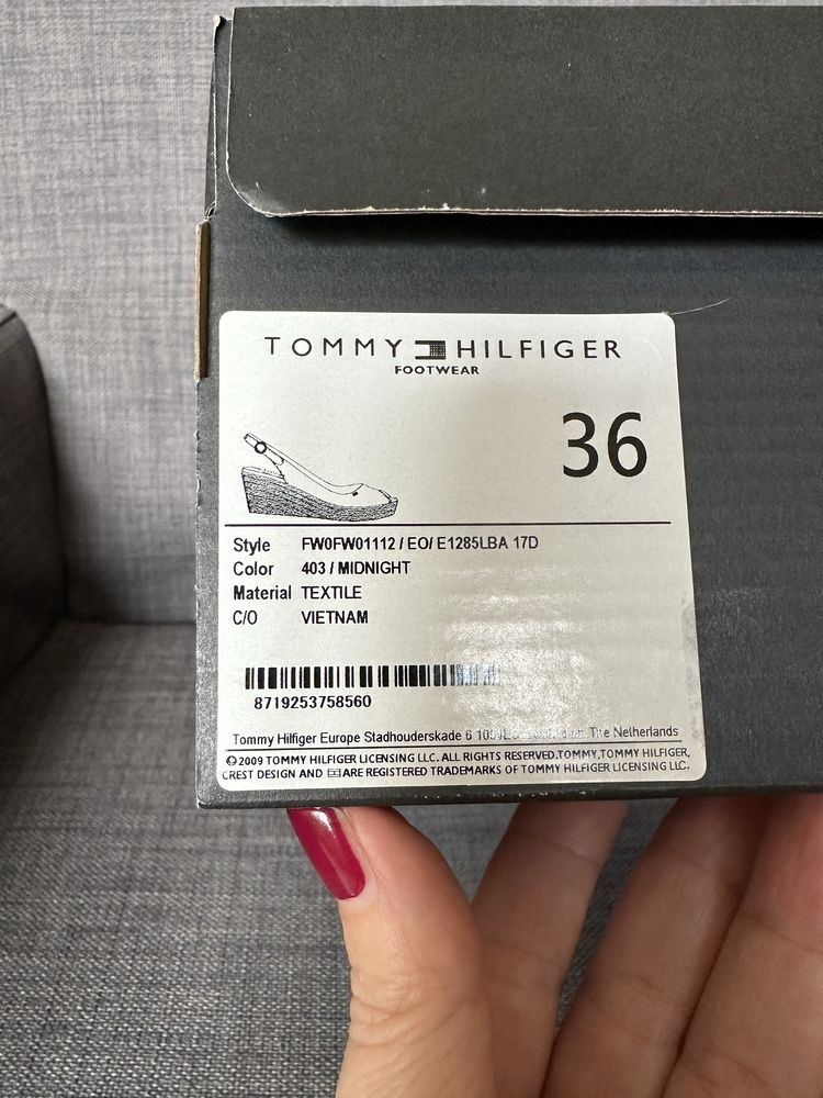 sandały na koturnie Tommy Hilfiger rozmiar 36