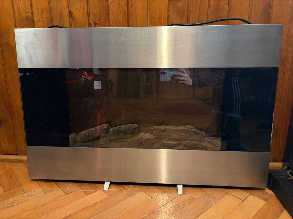 Elektryczny kominek LED z funkcją grzania