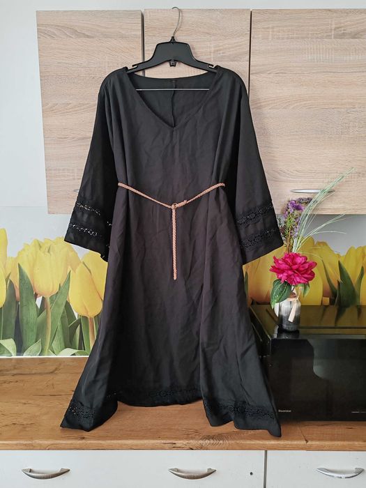 Czarna lekka ciekawa sukienka z koronką rozmiar ok 48/50 poliester