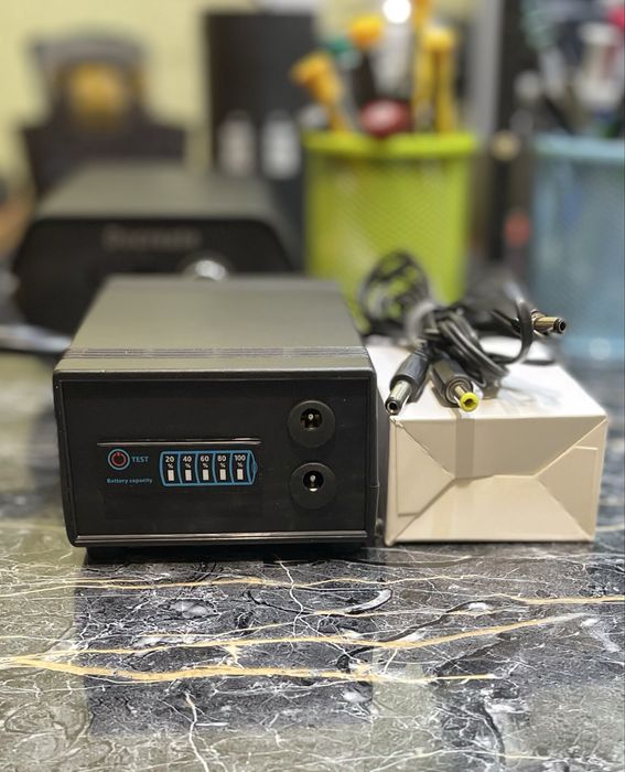 В НАЯВНОСТІ ДБЖ (УПС) для роутера та мережевого обладнання