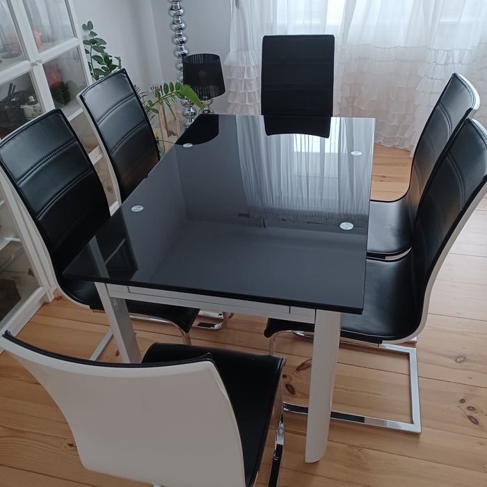 Stół szklany czarno-biały srebrny z krzesłami rozkladany glamour