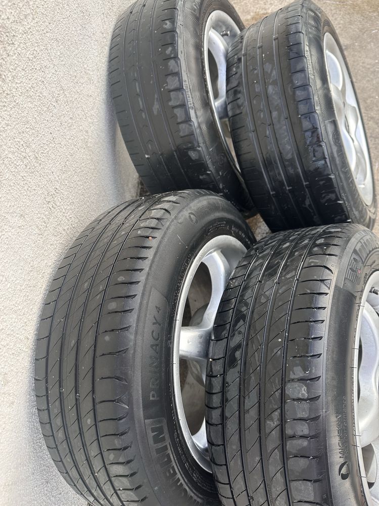 Jantes citroen, pneus 15 , semi novos em bom estados, preço negociavel
