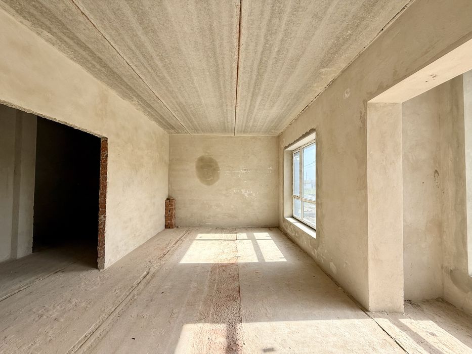 Зданий таунхаус з гаражем та міськими комунікаціями поруч озера!