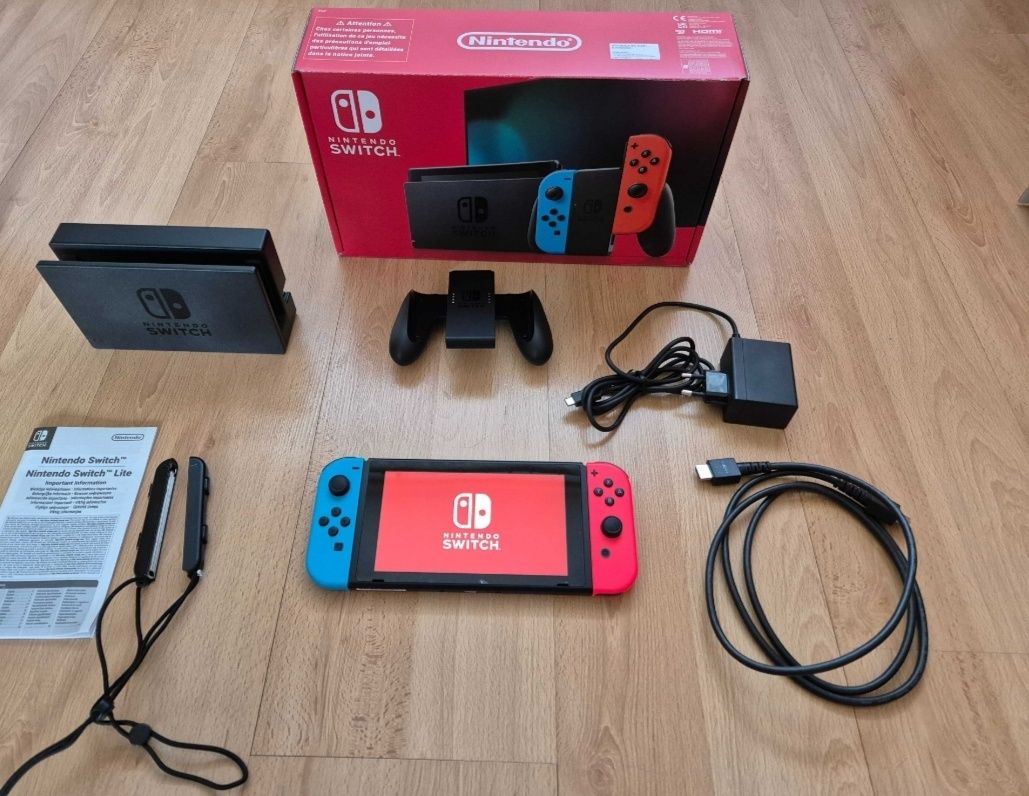 Nintendo Switch  (Idealny Stan) + Gry