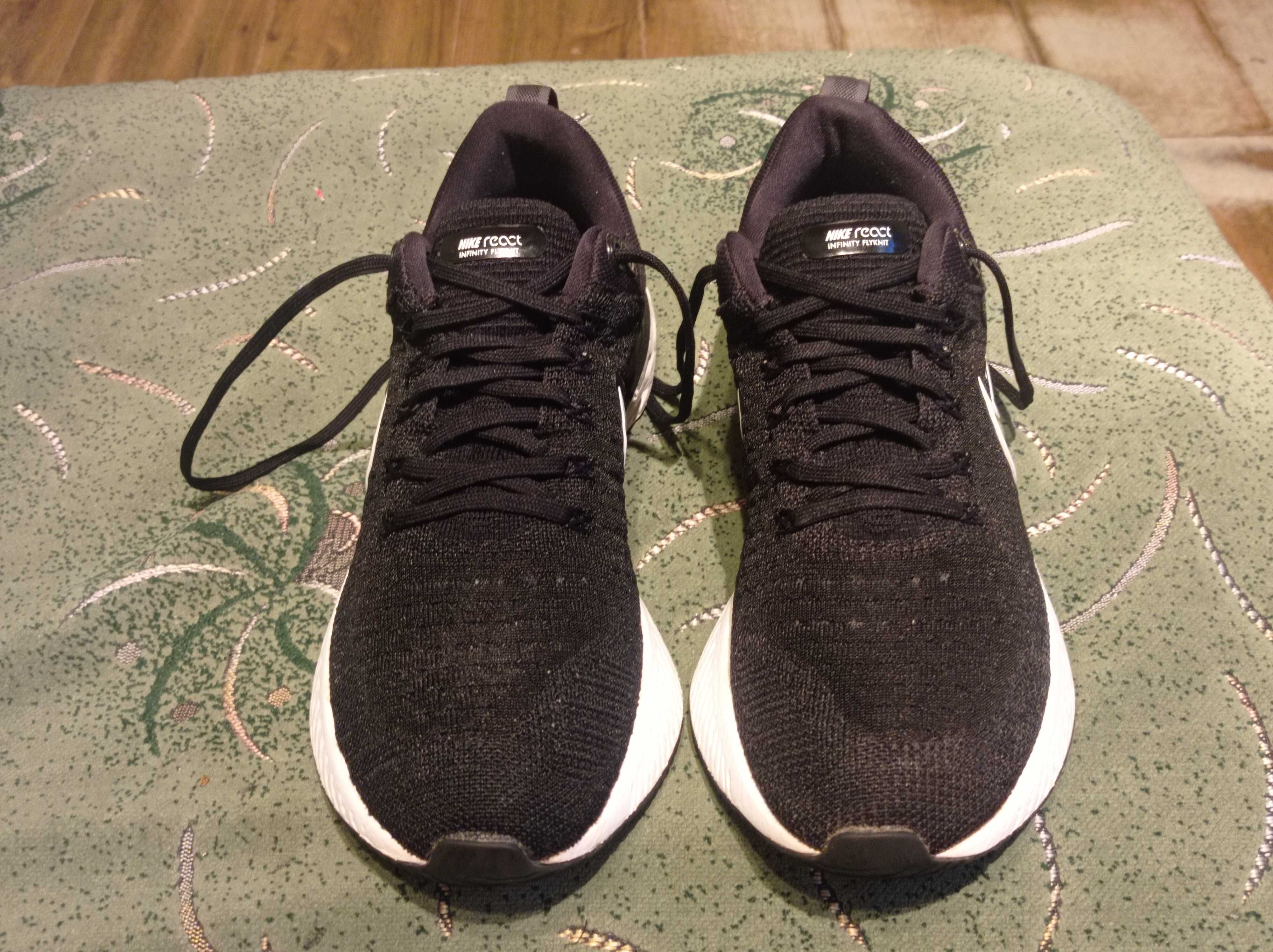 Кроссовки Nike React оригинал фирменные  размер-40,5 стелька- 26 см.