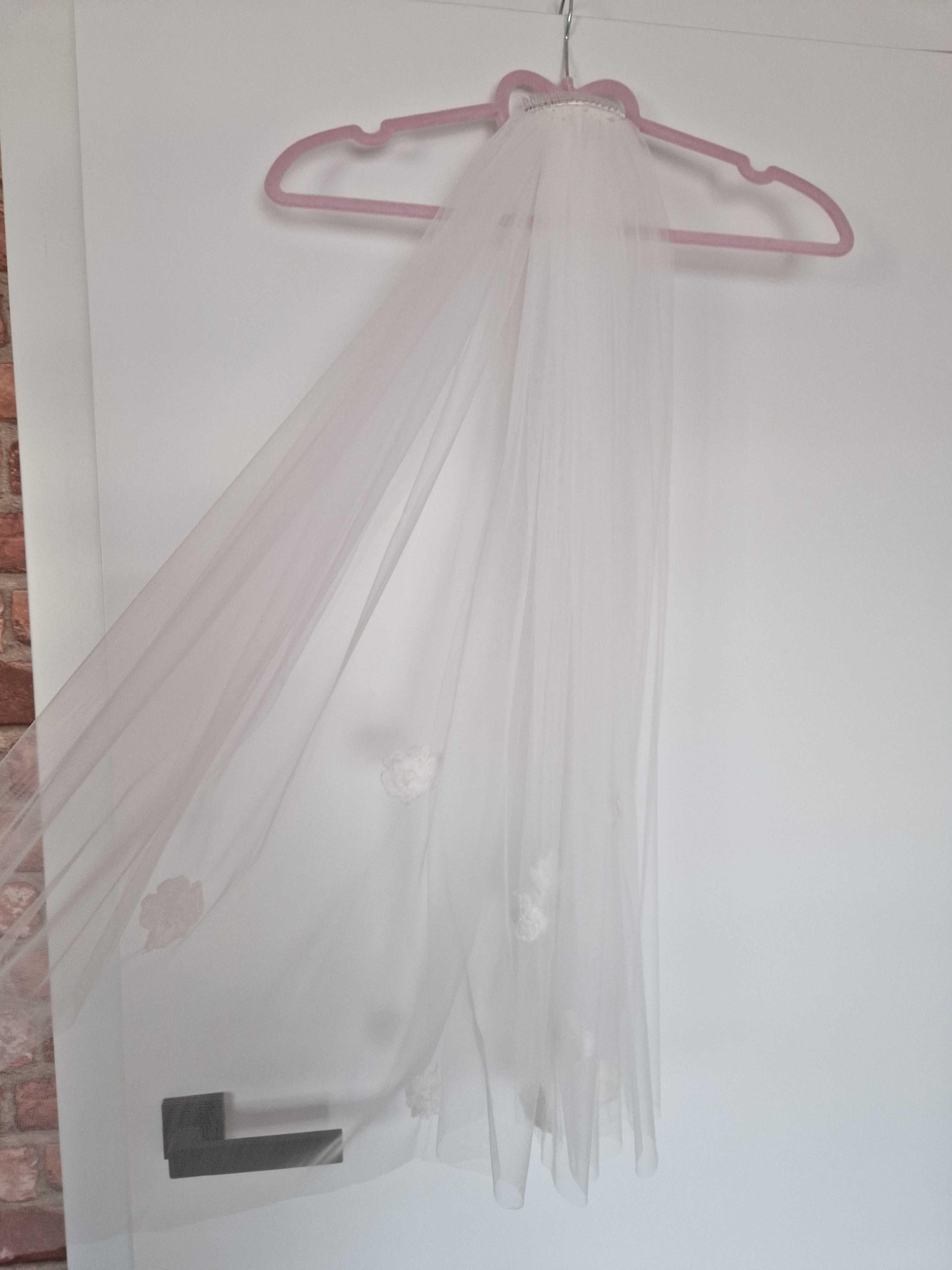 Suknia ślubna Villa Annais Bridal + welon