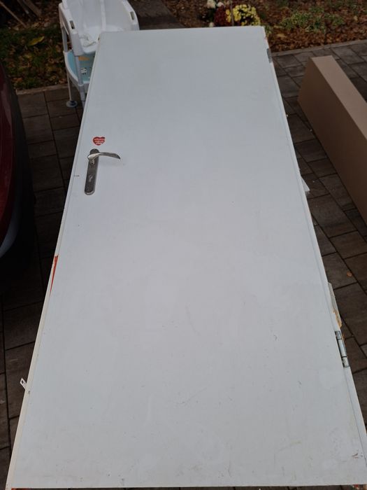 Drzwi białe stalowe GERDA ocieplane klamka, zamek, klucze, zawiasy