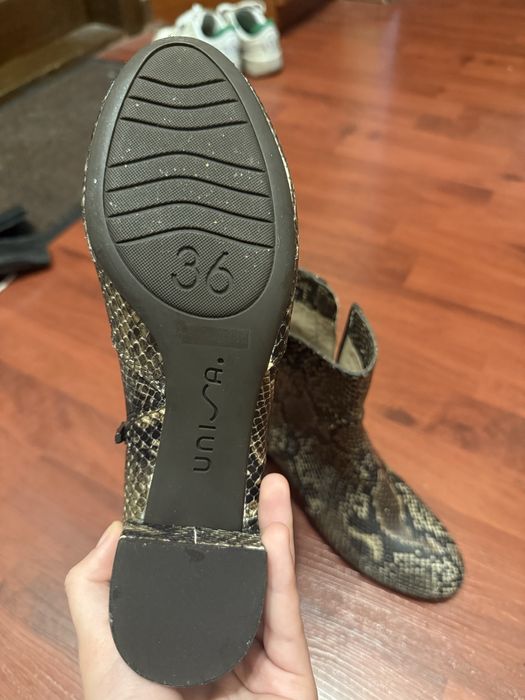 Ботинки на каблучку UNISA 36 р