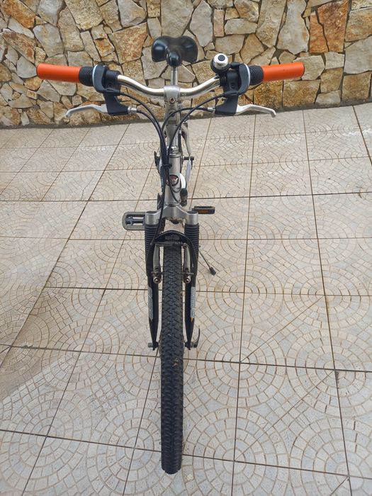 Bicicleta de senhora, BH, roda 26", em alumínio.