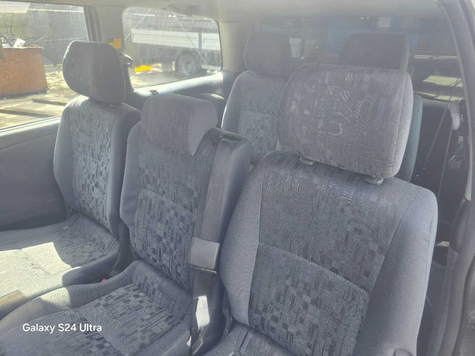 Toyota Previa 2006 rok