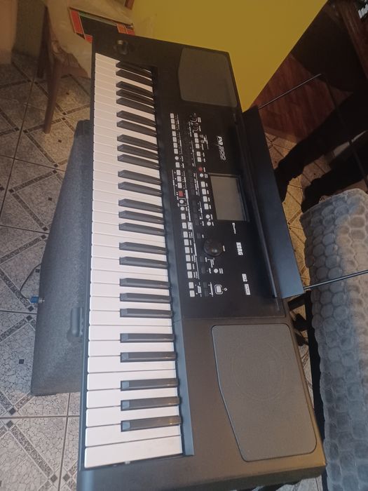 Sprzedam  sentyxator Korg Pa300