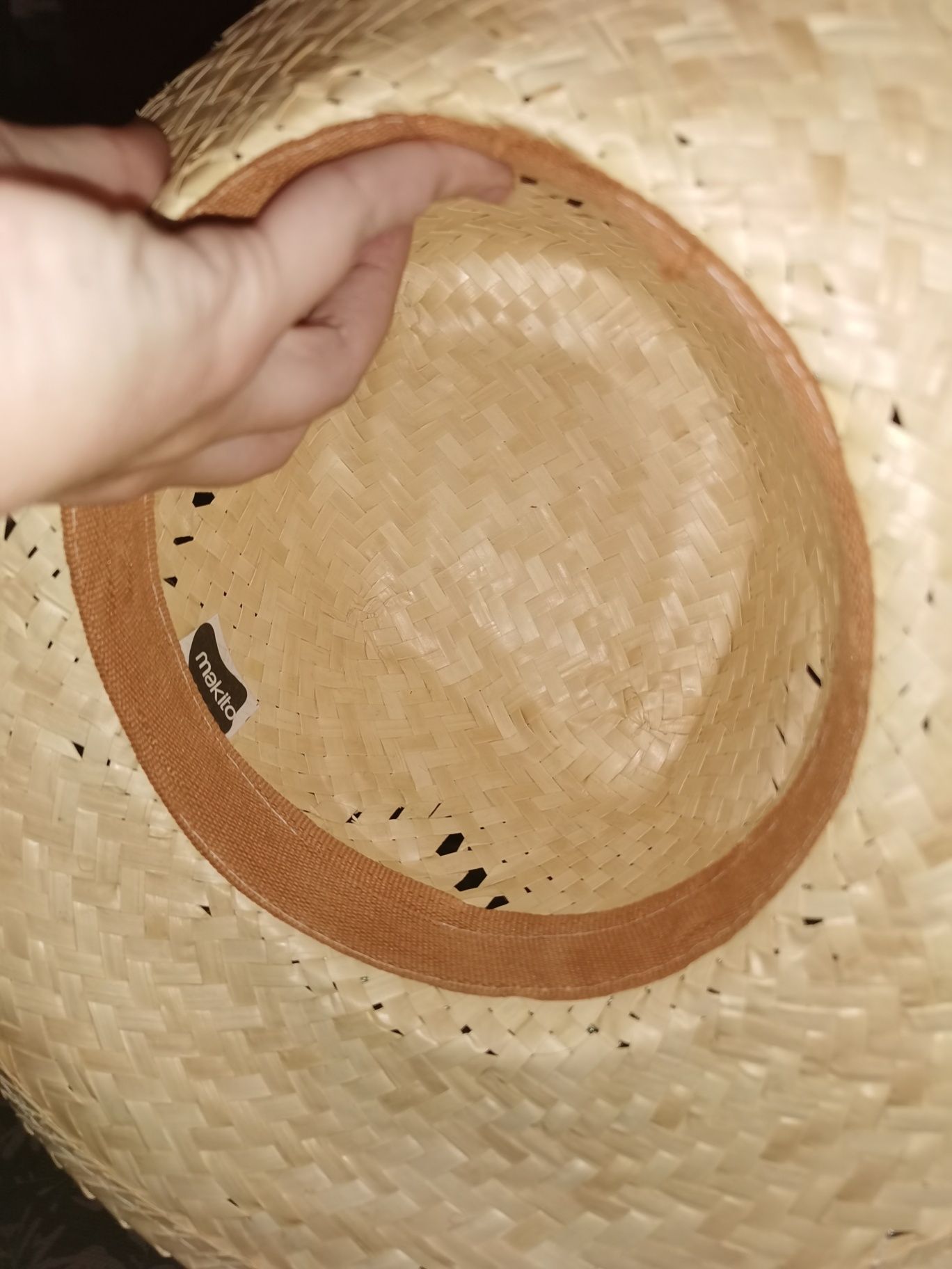 Chapéu novo com etiqueta