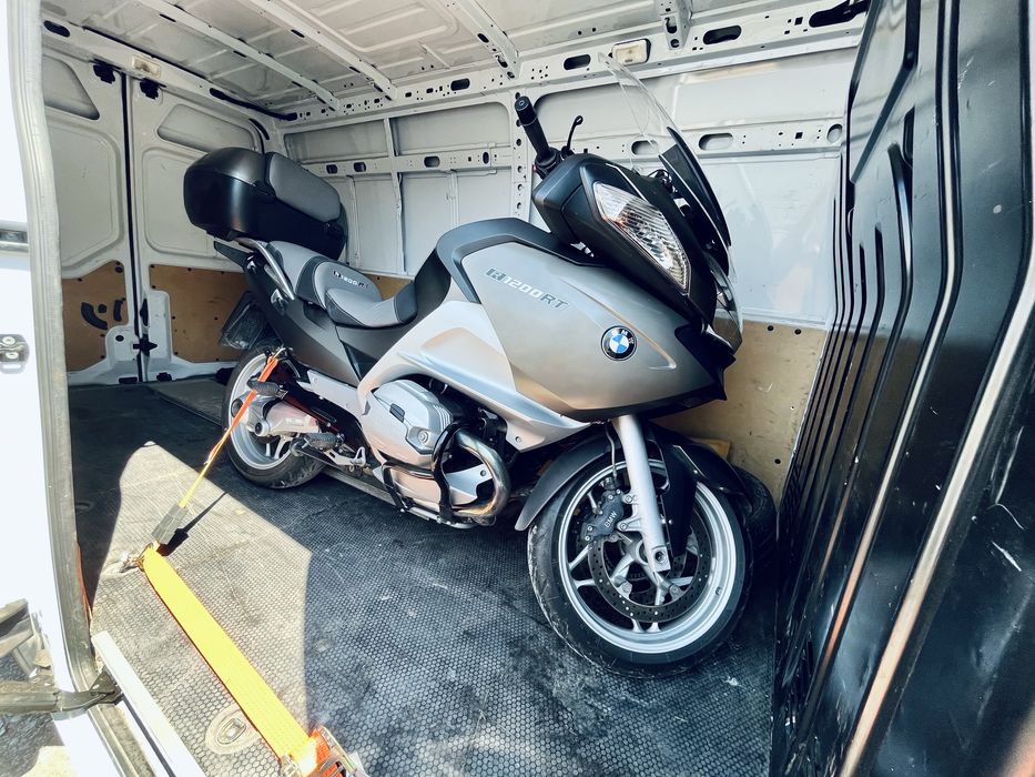 Transport, przeprowadzki, dostawy. Holowanie przyczep.
