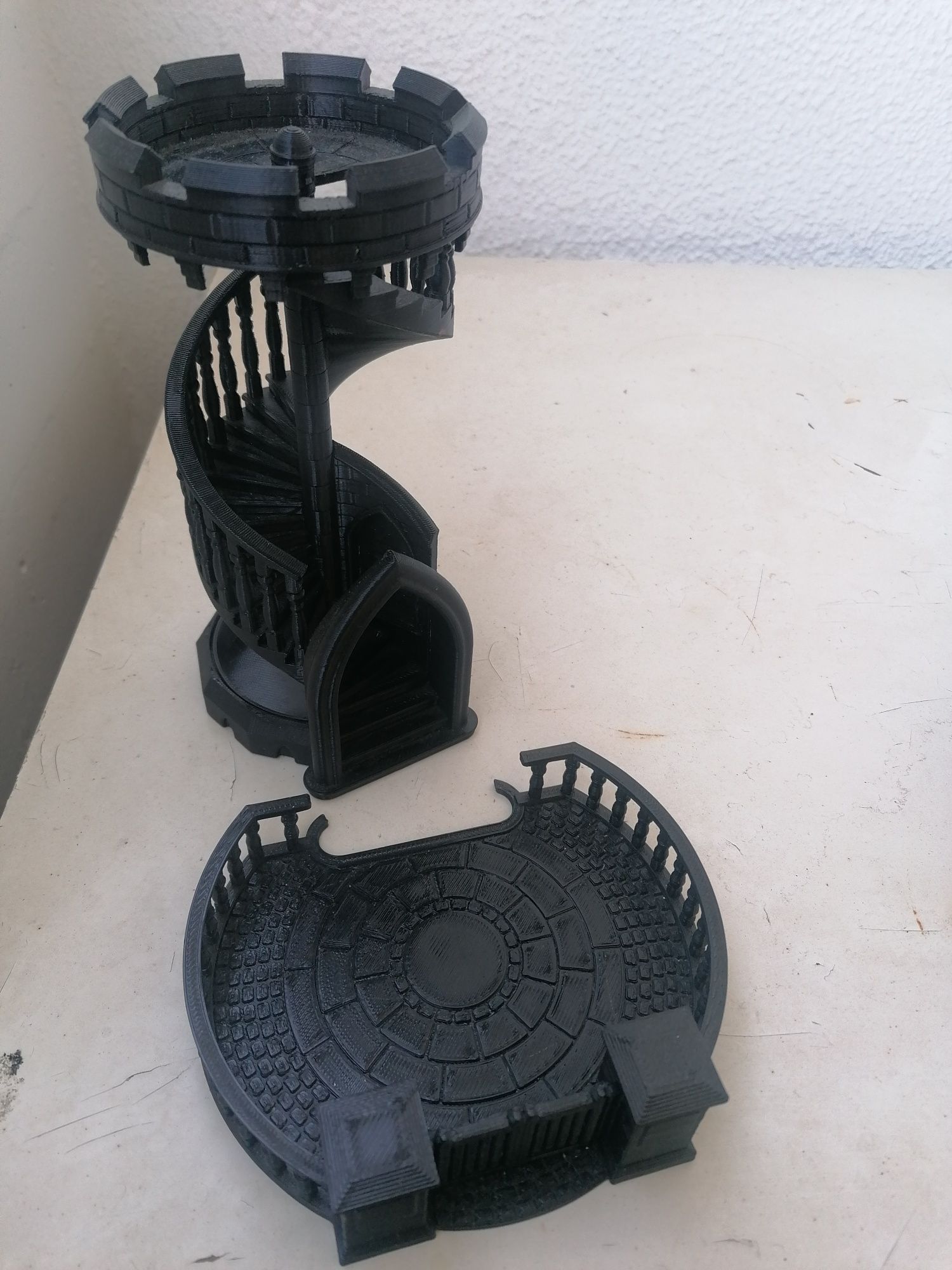 Torre de dados + estojo com dados D&D