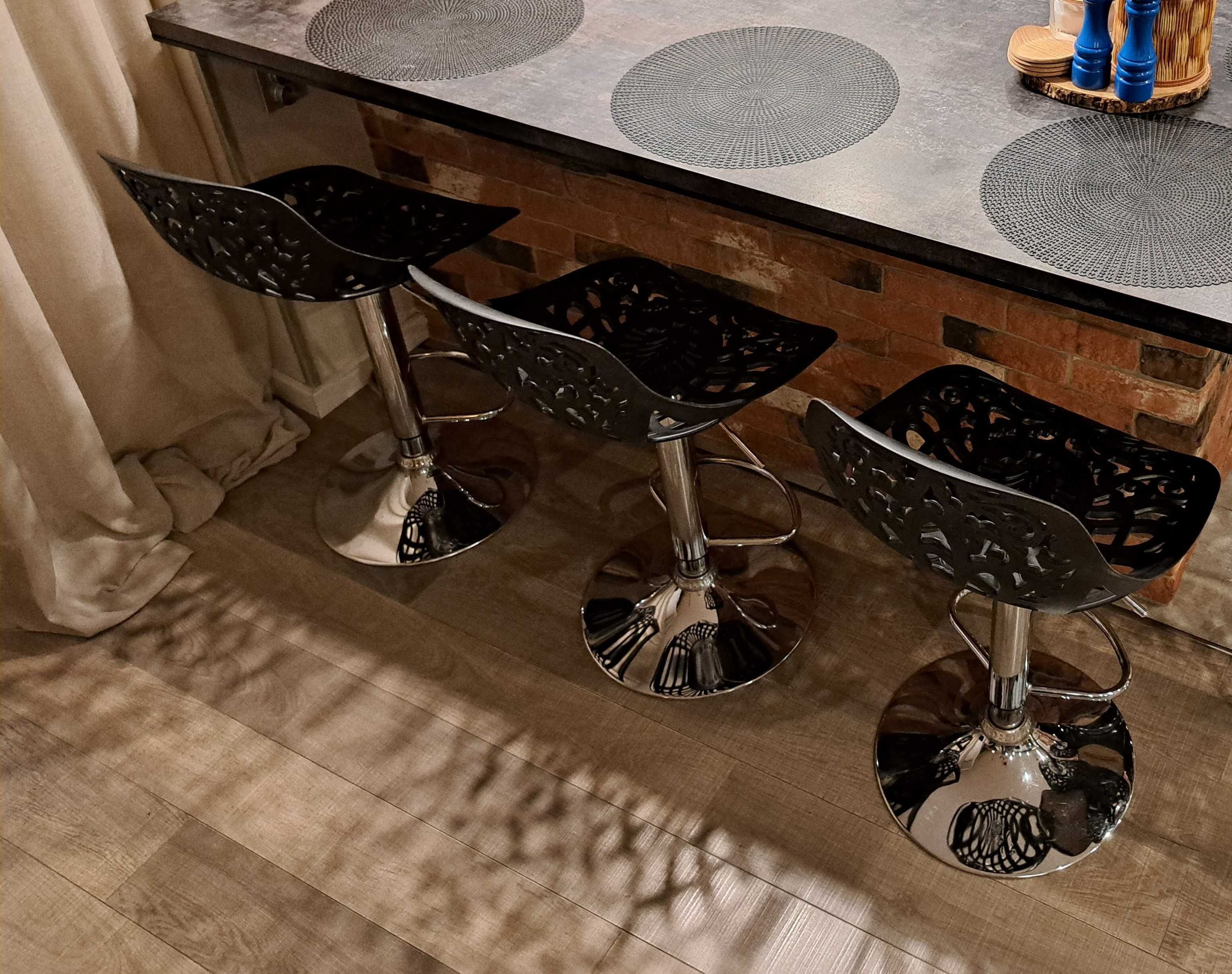 3 hokery KARE Design – używane, bez regulacji wysokości