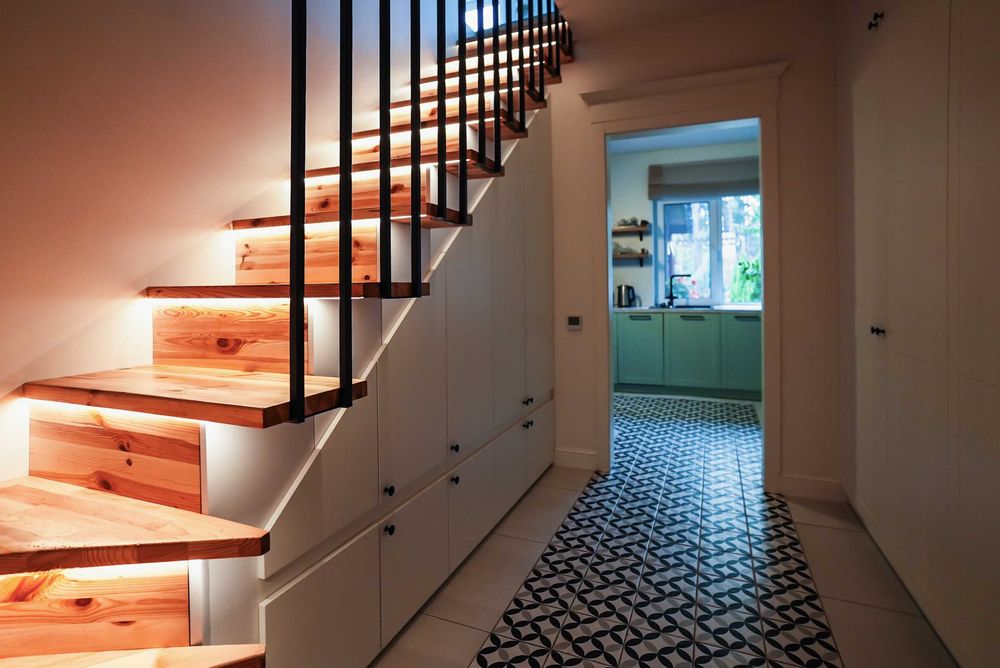 Оренда будинку біля лісу з ванною у спальні, каміном і мангалом.