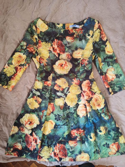 Сукні 42 розмір ідеальний стан