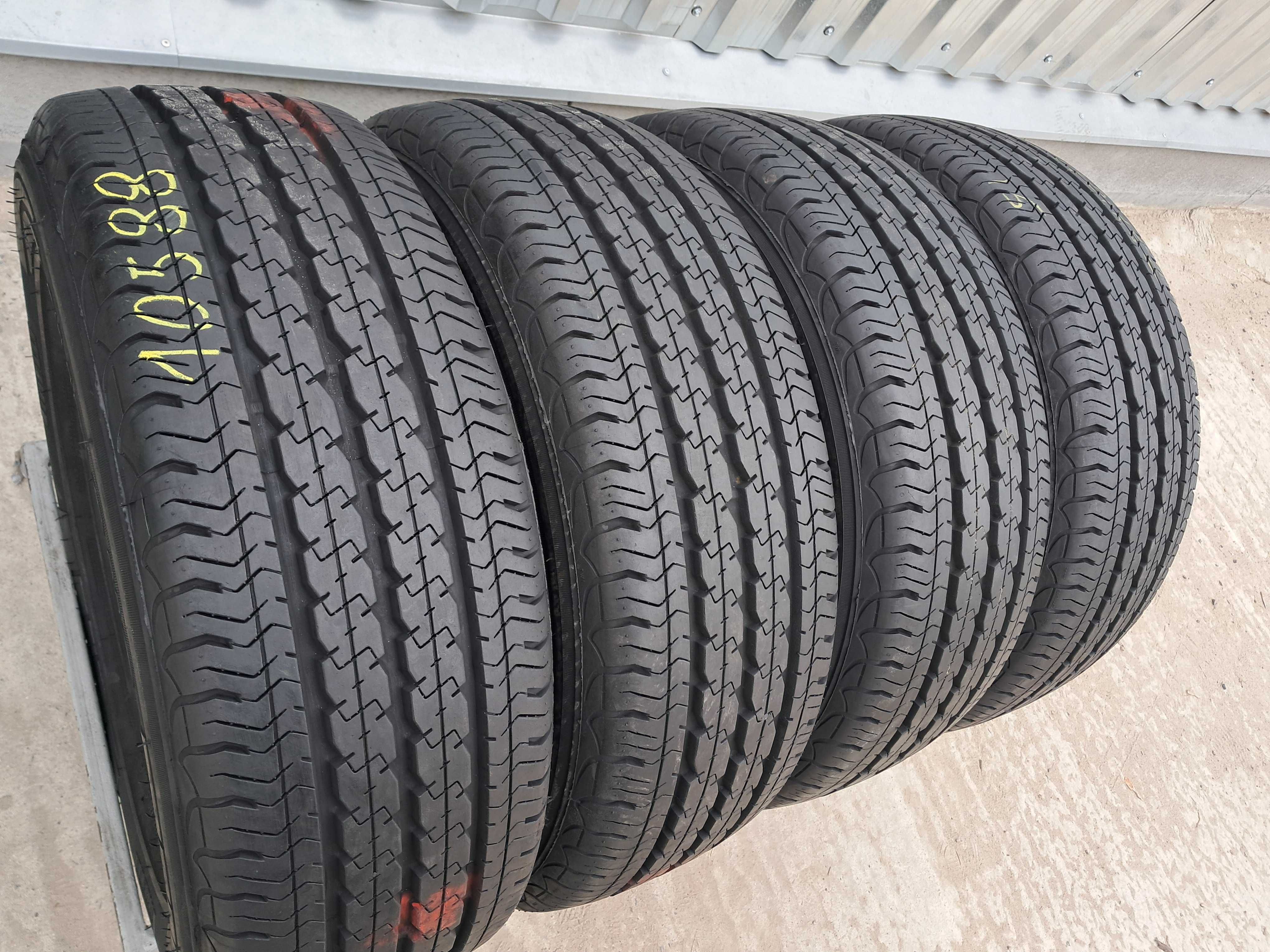 Резина літо 95% протектор Pirelli 225/70 R15C Chrono