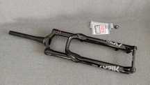 Rock Shox Lyrik Select+ Charger 2.1 RC 29'' ( Шток 1.8"), Нова