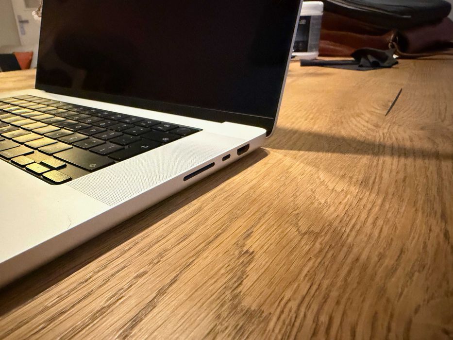 MacBook Pro 16” (2021) – M1 Pro (10/16) | 16GB RAM | 512GB SSD