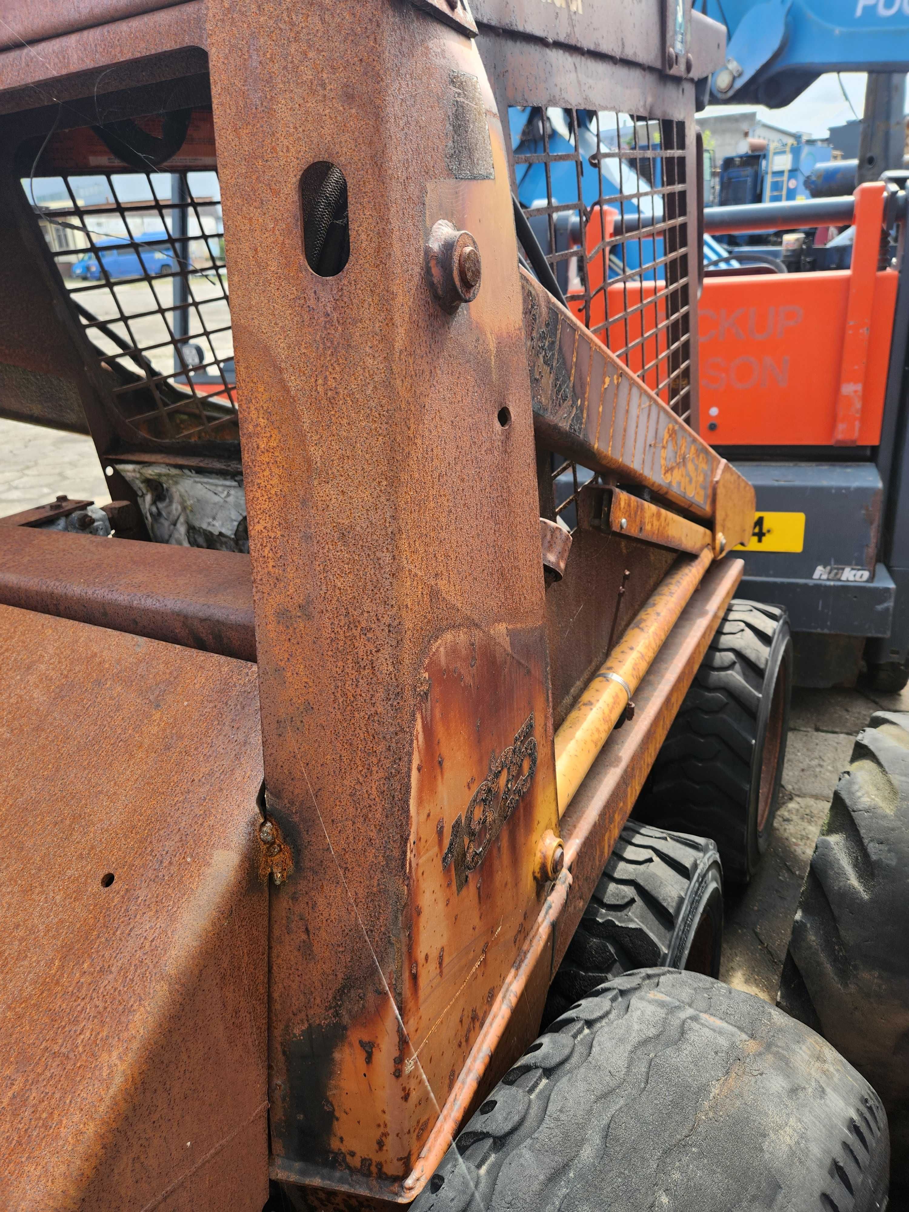 case 1825 ładowarka miniładowarka bobcat  jcb neuson gehl