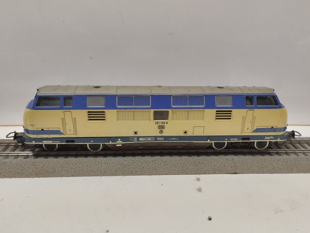 Lokomotywa spalinowa Lima BR221 skala H0 //301