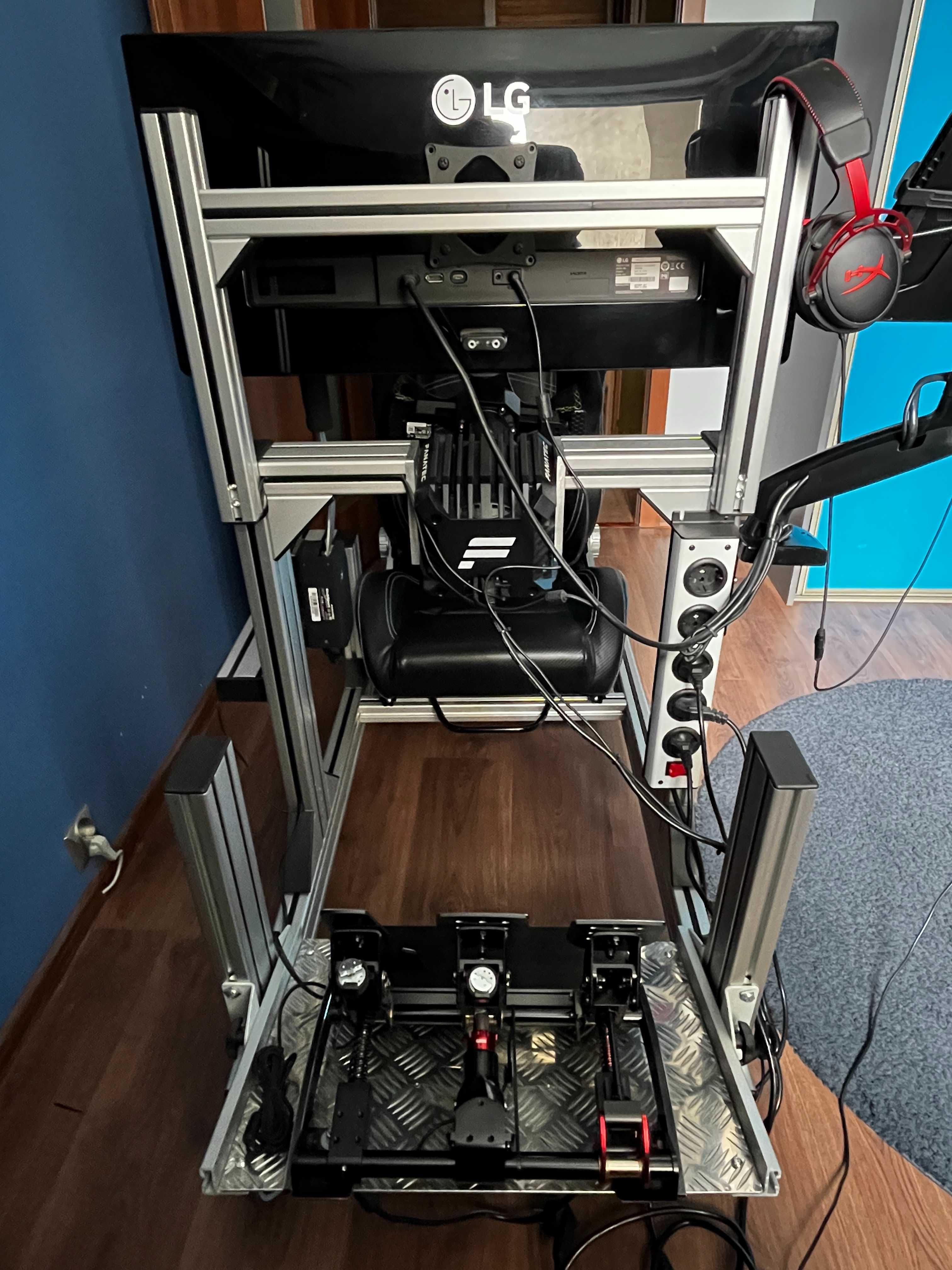 Zestaw Fanatec+stelaż z fotelem+monitor