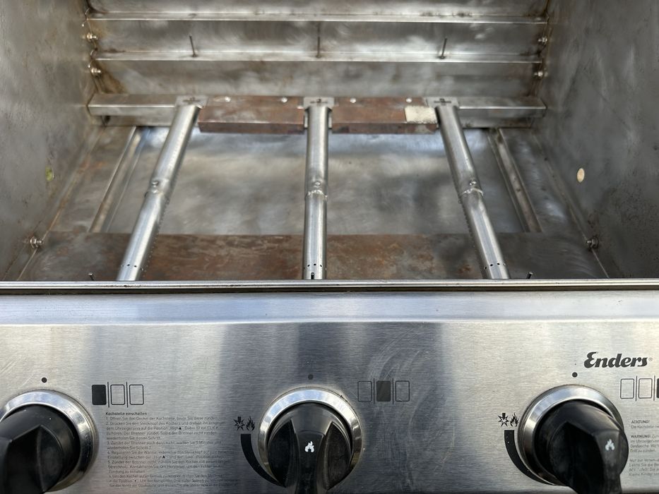 Grill gazowy Enders Monroe – stal kwasoodporna, moc i trwałość!